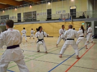 Das Dresdner Oberstufentraining fand nach Jahren der Abstinenz endlich wieder statt!!!  Am 04.11.2016 lud unser Torii Dojo alle Vereine in und um Dresden zu einer gemeinsamen Trainingseinheit ein. Diesem Ruf folgten die Dresdner Dojos Nitta, Ouchi und Muromachi sowie Kuroda Yoshitaka und Sakura aus Pirna. Hauptschwerpunkte waren dabei das lockere Kumite mit einem und mehreren Partnern und abschließend die Kata Jion. Abgerundet wurde der Abend durch ein gemeinsames Essen beim Italiener. Wir freuen uns, dass so viele Karateka den Weg zu uns gefunden haben und hoffen auf eine baldige Wiederholung.  Danke an alle fürs Kommen! Oss Sandra :)