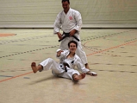 Das Dresdner Oberstufentraining fand nach Jahren der Abstinenz endlich wieder statt!!!  Am 04.11.2016 lud unser Torii Dojo alle Vereine in und um Dresden zu einer gemeinsamen Trainingseinheit ein. Diesem Ruf folgten die Dresdner Dojos Nitta, Ouchi und Muromachi sowie Kuroda Yoshitaka und Sakura aus Pirna. Hauptschwerpunkte waren dabei das lockere Kumite mit einem und mehreren Partnern und abschließend die Kata Jion. Abgerundet wurde der Abend durch ein gemeinsames Essen beim Italiener. Wir freuen uns, dass so viele Karateka den Weg zu uns gefunden haben und hoffen auf eine baldige Wiederholung.  Danke an alle fürs Kommen! Oss Sandra :)