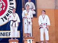 Am Wochendende des 24./25.06.2017 fand das alljährliche Internationale Kyu-Turnier sowie der anschließende Kawasoe Memorial Cup in Österreich statt. Von Torii begaben sich Marcus, Franzi und Anne auf die lange Reise dahin. Neben Teilnehmern aus Deutschland, war auch Österreich, die Schweiz, Ungarn und Slowenien vertreten. Unsere Torii's gaben ihr Bestes und kehrten mit super Platzierungen wieder zurück. : IKT, Karate, Medaille, Meisterschaft, Pokal, Siegerehrung, Verein