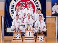 Am Wochendende des 24./25.06.2017 fand das alljährliche Internationale Kyu-Turnier sowie der anschließende Kawasoe Memorial Cup in Österreich statt. Von Torii begaben sich Marcus, Franzi und Anne auf die lange Reise dahin. Neben Teilnehmern aus Deutschland, war auch Österreich, die Schweiz, Ungarn und Slowenien vertreten. Unsere Torii's gaben ihr Bestes und kehrten mit super Platzierungen wieder zurück. : Cup, Karate, Kawasoe, Medaille, Meisterschaft, Memorial, Siegerehrung, Verein