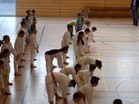 Unser alljährlicher Torii Kids Cup I stand diesen Freitag, den 24. März wieder vor der Tür. Diesmal duellierten sich unsere kleinen Torii-Kämpfer mit denen vom Dojo Nitta. Im Vorfeld wurde schon bei einer gemeinsamen Trainingseinheit miteinander trainiert und nun stand der direkte Vergleich an. In den Kategorien Kata und Kumite sowie Fitness bei unseren Bärchen, wurden die Besten untereinander bestimmt und letztlich auch mit einem Platz auf dem Podest belohnt. Oss Sandra.