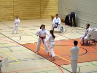 Unser alljährlicher Torii Kids Cup I stand diesen Freitag, den 24. März wieder vor der Tür. Diesmal duellierten sich unsere kleinen Torii-Kämpfer mit denen vom Dojo Nitta. Im Vorfeld wurde schon bei einer gemeinsamen Trainingseinheit miteinander trainiert und nun stand der direkte Vergleich an. In den Kategorien Kata und Kumite sowie Fitness bei unseren Bärchen, wurden die Besten untereinander bestimmt und letztlich auch mit einem Platz auf dem Podest belohnt. Oss Sandra.