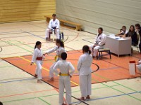 Unser alljährlicher Torii Kids Cup I stand diesen Freitag, den 24. März wieder vor der Tür. Diesmal duellierten sich unsere kleinen Torii-Kämpfer mit denen vom Dojo Nitta. Im Vorfeld wurde schon bei einer gemeinsamen Trainingseinheit miteinander trainiert und nun stand der direkte Vergleich an. In den Kategorien Kata und Kumite sowie Fitness bei unseren Bärchen, wurden die Besten untereinander bestimmt und letztlich auch mit einem Platz auf dem Podest belohnt. Oss Sandra.