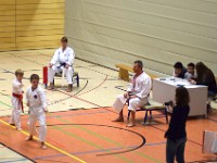 Unser alljährlicher Torii Kids Cup I stand diesen Freitag, den 24. März wieder vor der Tür. Diesmal duellierten sich unsere kleinen Torii-Kämpfer mit denen vom Dojo Nitta. Im Vorfeld wurde schon bei einer gemeinsamen Trainingseinheit miteinander trainiert und nun stand der direkte Vergleich an. In den Kategorien Kata und Kumite sowie Fitness bei unseren Bärchen, wurden die Besten untereinander bestimmt und letztlich auch mit einem Platz auf dem Podest belohnt. Oss Sandra.