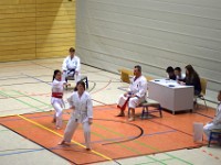 Unser alljährlicher Torii Kids Cup I stand diesen Freitag, den 24. März wieder vor der Tür. Diesmal duellierten sich unsere kleinen Torii-Kämpfer mit denen vom Dojo Nitta. Im Vorfeld wurde schon bei einer gemeinsamen Trainingseinheit miteinander trainiert und nun stand der direkte Vergleich an. In den Kategorien Kata und Kumite sowie Fitness bei unseren Bärchen, wurden die Besten untereinander bestimmt und letztlich auch mit einem Platz auf dem Podest belohnt. Oss Sandra.