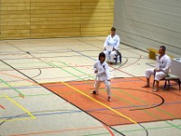 Unser alljährlicher Torii Kids Cup I stand diesen Freitag, den 24. März wieder vor der Tür. Diesmal duellierten sich unsere kleinen Torii-Kämpfer mit denen vom Dojo Nitta. Im Vorfeld wurde schon bei einer gemeinsamen Trainingseinheit miteinander trainiert und nun stand der direkte Vergleich an. In den Kategorien Kata und Kumite sowie Fitness bei unseren Bärchen, wurden die Besten untereinander bestimmt und letztlich auch mit einem Platz auf dem Podest belohnt. Oss Sandra.