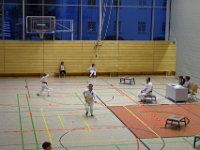 Am Freitag war es wieder soweit - die Austragung unseres zweiten Torii Kids Cups dieses Jahres. Neben unseren jungen Torii-Kämpfern war auch das Dojo Nitta mit seinen Schützlingen wieder herzlich eingeladen. Sie folgten unserem Ruf und so füllte sich die Halle ziemlich rasch. Damit war auch bei unseren Gürtelträgern der Kampf um die ersten drei Podestplätze in Kata und Kumite eröffnet. Für unsere Bärchen galt es im Fitness-Wettkampf alles zu geben. Schnelligkeit, Ausdauer und Kraft waren gefordert, um letztlich ganz oben zu stehen.