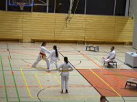 Am Freitag war es wieder soweit - die Austragung unseres zweiten Torii Kids Cups dieses Jahres. Neben unseren jungen Torii-Kämpfern war auch das Dojo Nitta mit seinen Schützlingen wieder herzlich eingeladen. Sie folgten unserem Ruf und so füllte sich die Halle ziemlich rasch. Damit war auch bei unseren Gürtelträgern der Kampf um die ersten drei Podestplätze in Kata und Kumite eröffnet. Für unsere Bärchen galt es im Fitness-Wettkampf alles zu geben. Schnelligkeit, Ausdauer und Kraft waren gefordert, um letztlich ganz oben zu stehen.