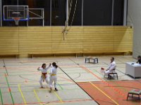 Am Freitag war es wieder soweit - die Austragung unseres zweiten Torii Kids Cups dieses Jahres. Neben unseren jungen Torii-Kämpfern war auch das Dojo Nitta mit seinen Schützlingen wieder herzlich eingeladen. Sie folgten unserem Ruf und so füllte sich die Halle ziemlich rasch. Damit war auch bei unseren Gürtelträgern der Kampf um die ersten drei Podestplätze in Kata und Kumite eröffnet. Für unsere Bärchen galt es im Fitness-Wettkampf alles zu geben. Schnelligkeit, Ausdauer und Kraft waren gefordert, um letztlich ganz oben zu stehen.