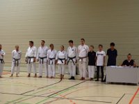 Am Freitag war es wieder soweit - die Austragung unseres zweiten Torii Kids Cups dieses Jahres. Neben unseren jungen Torii-Kämpfern war auch das Dojo Nitta mit seinen Schützlingen wieder herzlich eingeladen. Sie folgten unserem Ruf und so füllte sich die Halle ziemlich rasch. Damit war auch bei unseren Gürtelträgern der Kampf um die ersten drei Podestplätze in Kata und Kumite eröffnet. Für unsere Bärchen galt es im Fitness-Wettkampf alles zu geben. Schnelligkeit, Ausdauer und Kraft waren gefordert, um letztlich ganz oben zu stehen.