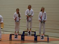 Am Freitag war es wieder soweit - die Austragung unseres zweiten Torii Kids Cups dieses Jahres. Neben unseren jungen Torii-Kämpfern war auch das Dojo Nitta mit seinen Schützlingen wieder herzlich eingeladen. Sie folgten unserem Ruf und so füllte sich die Halle ziemlich rasch. Damit war auch bei unseren Gürtelträgern der Kampf um die ersten drei Podestplätze in Kata und Kumite eröffnet. Für unsere Bärchen galt es im Fitness-Wettkampf alles zu geben. Schnelligkeit, Ausdauer und Kraft waren gefordert, um letztlich ganz oben zu stehen.