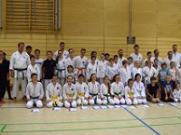 Am Freitag war es wieder soweit - die Austragung unseres zweiten Torii Kids Cups dieses Jahres. Neben unseren jungen Torii-Kämpfern war auch das Dojo Nitta mit seinen Schützlingen wieder herzlich eingeladen. Sie folgten unserem Ruf und so füllte sich die Halle ziemlich rasch. Damit war auch bei unseren Gürtelträgern der Kampf um die ersten drei Podestplätze in Kata und Kumite eröffnet. Für unsere Bärchen galt es im Fitness-Wettkampf alles zu geben. Schnelligkeit, Ausdauer und Kraft waren gefordert, um letztlich ganz oben zu stehen.