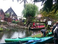 Nach den vielen Karate-Ereignissen die das Jahr 2017 schon zu bieten hatte, wurde es mal Zeit für eine Abwechslung. Also beschlossen wir einen Torii-Ausflug in den Spreewald zu machen. Mit unseren 6 Kanadiern ging es 20km durch das Biosphärenreservat. Nach über 4 Stunden mit viel Spaß und toller Natur hatten wir unsere Tour von Lübbenau über Leipe bis nach Lehde geschafft. Für uns alle war es eine tolle Erfahrung, die es sicherlich mal zu wiederholen gilt. Und damit nicht nur der Muskelkater als Erinnerung bleibt, gibt es auch noch einige Fotos vom Tage...