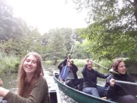 Nach den vielen Karate-Ereignissen die das Jahr 2017 schon zu bieten hatte, wurde es mal Zeit für eine Abwechslung. Also beschlossen wir einen Torii-Ausflug in den Spreewald zu machen. Mit unseren 6 Kanadiern ging es 20km durch das Biosphärenreservat. Nach über 4 Stunden mit viel Spaß und toller Natur hatten wir unsere Tour von Lübbenau über Leipe bis nach Lehde geschafft. Für uns alle war es eine tolle Erfahrung, die es sicherlich mal zu wiederholen gilt. Und damit nicht nur der Muskelkater als Erinnerung bleibt, gibt es auch noch einige Fotos vom Tage...